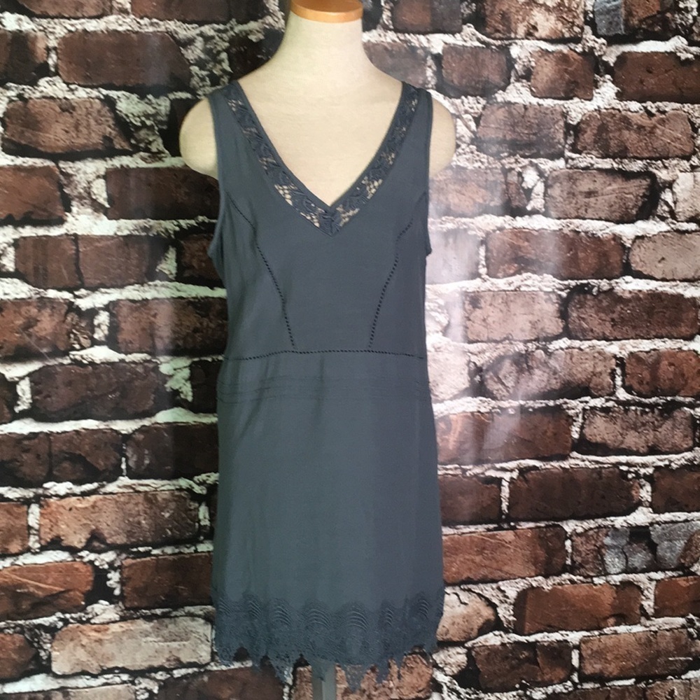 ASTR Dress Sleeveless Lace V-neck Size XS